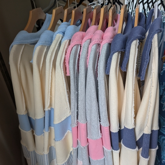 BUCKETLIST Cream and Navy V-Neck Sweater - Picture 9 of 10